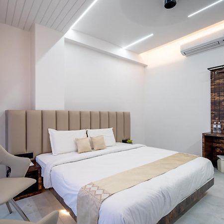 Hotel Darshan Executive Tuljapur Esterno foto