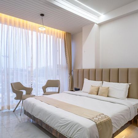 Hotel Darshan Executive Tuljapur Esterno foto