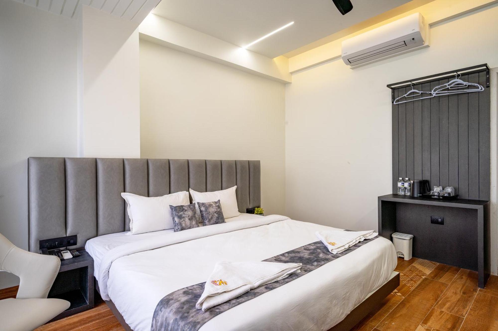 Hotel Darshan Executive Tuljapur Esterno foto