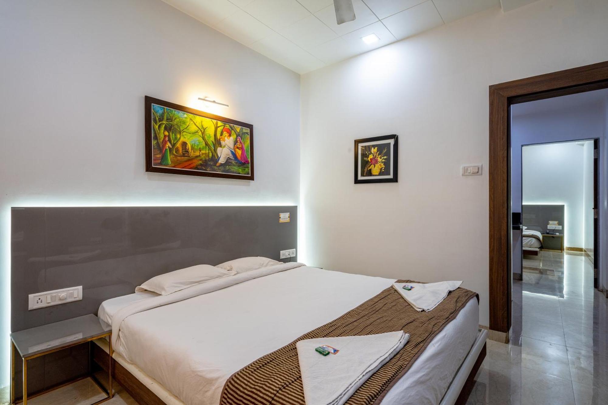 Hotel Darshan Executive Tuljapur Esterno foto