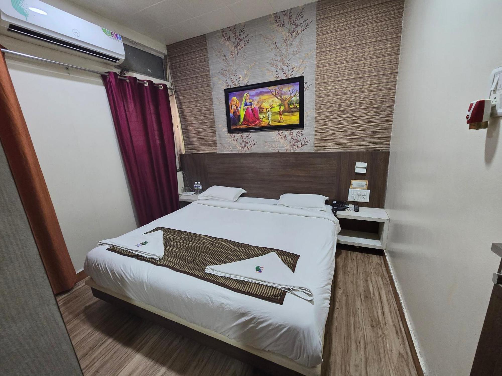 Hotel Darshan Executive Tuljapur Esterno foto