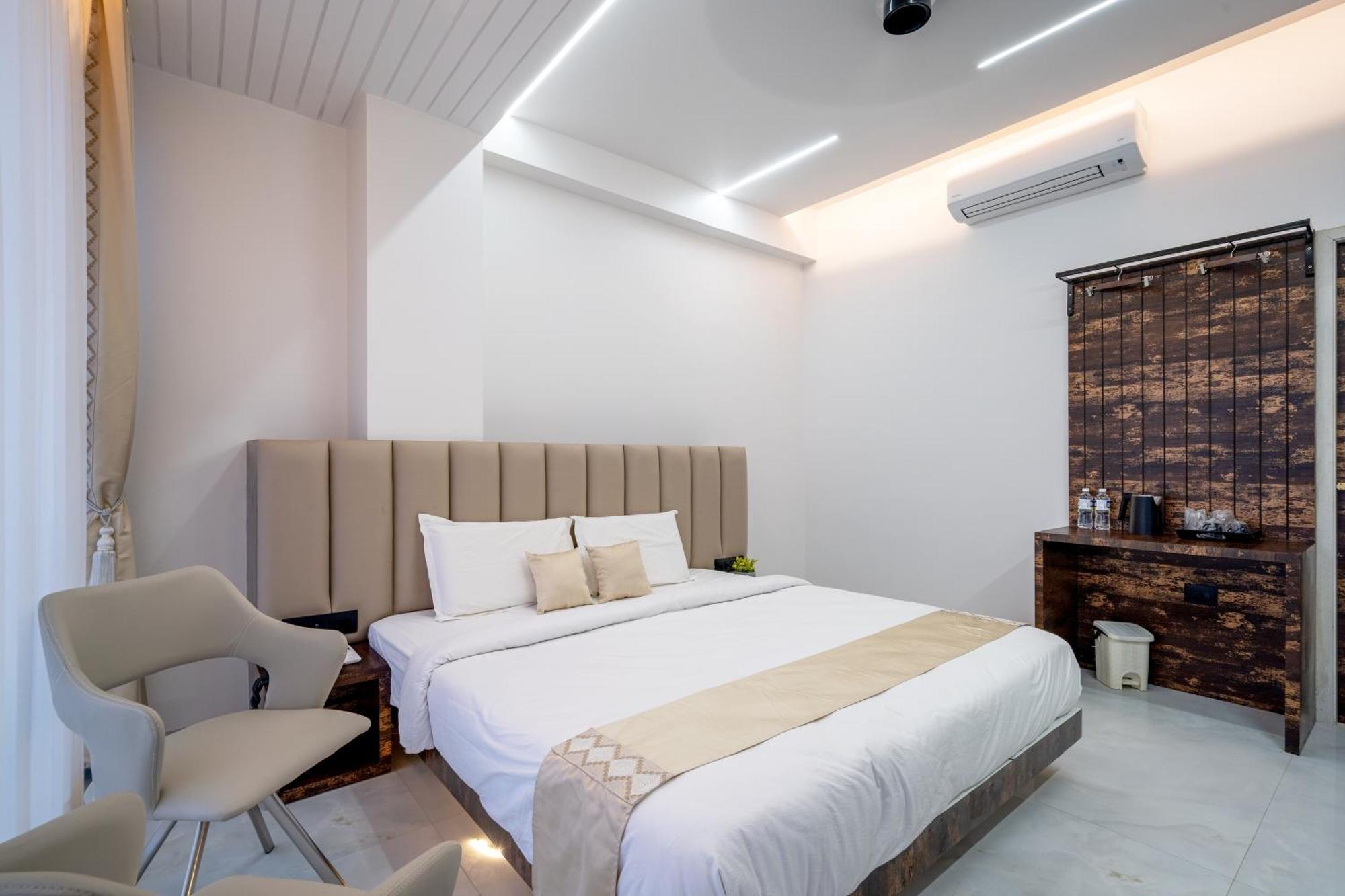 Hotel Darshan Executive Tuljapur Esterno foto