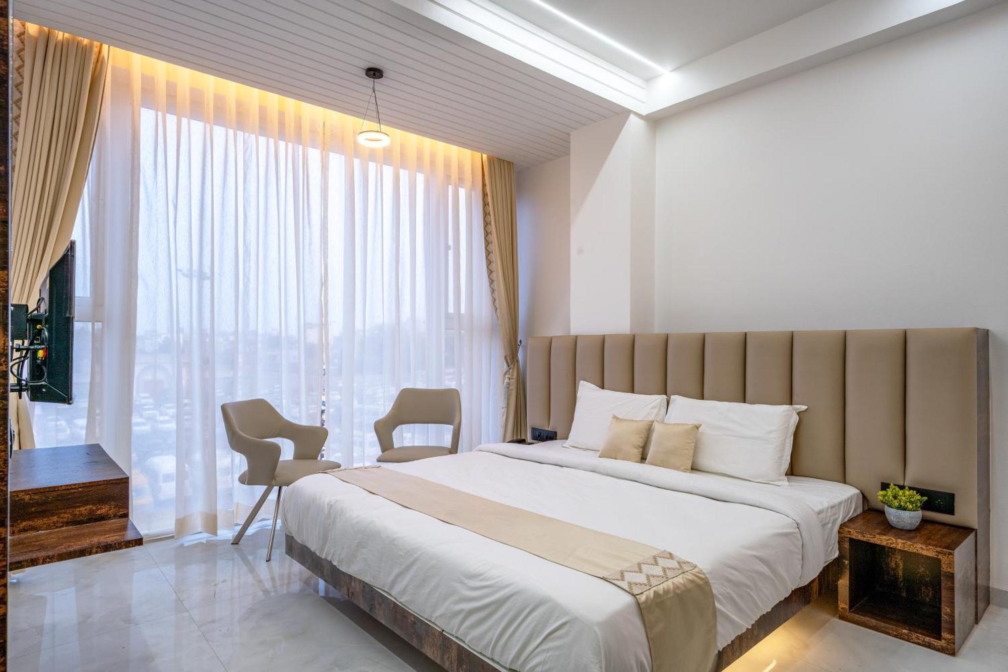 Hotel Darshan Executive Tuljapur Esterno foto