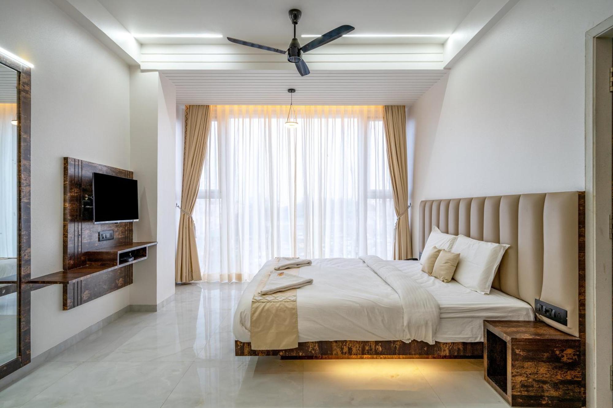 Hotel Darshan Executive Tuljapur Esterno foto