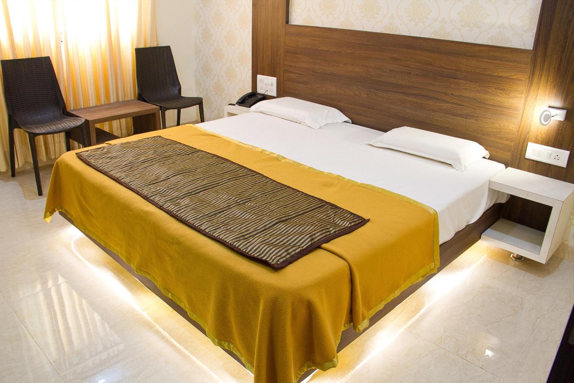 Hotel Darshan Executive Tuljapur Esterno foto