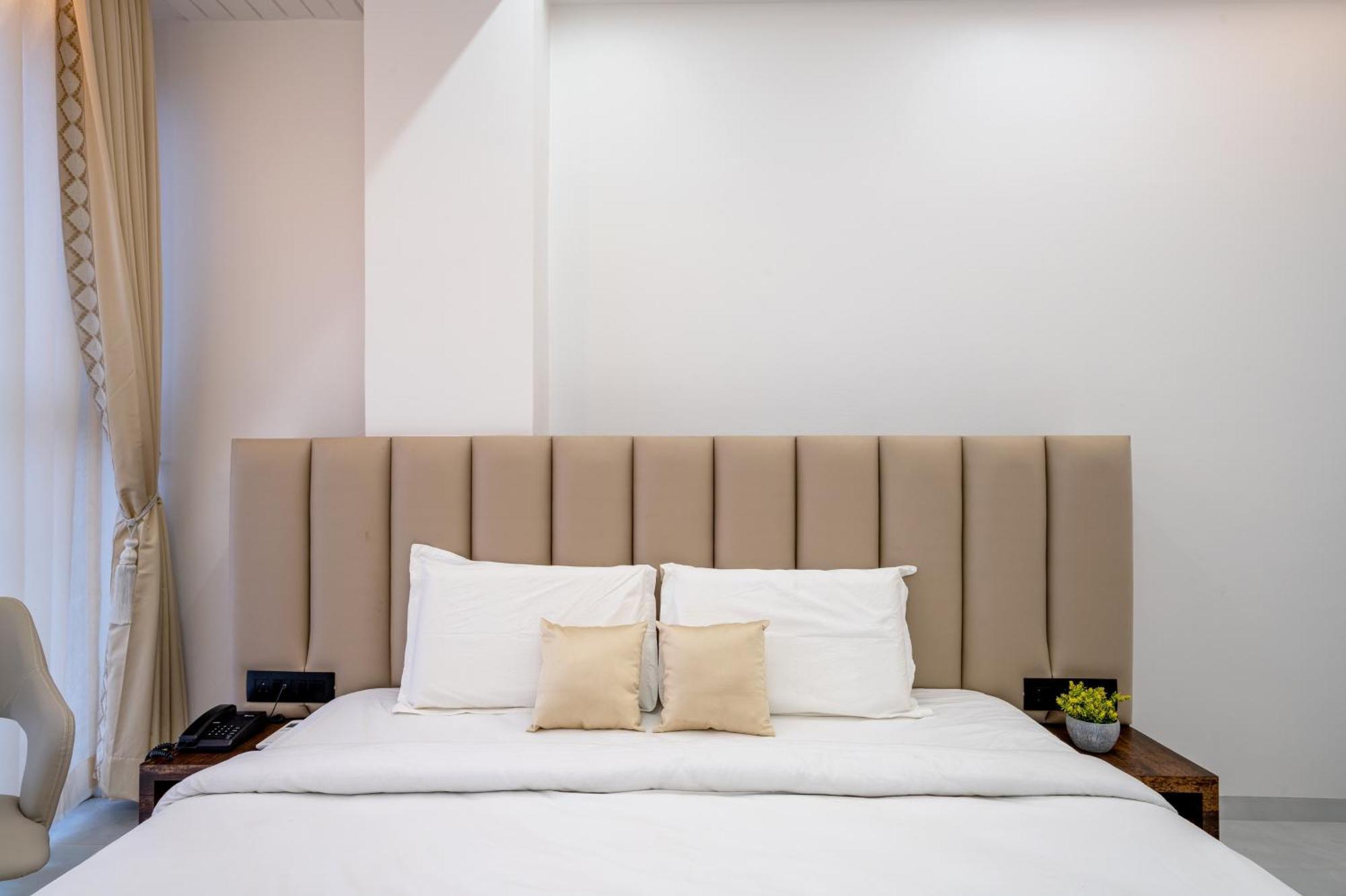 Hotel Darshan Executive Tuljapur Esterno foto