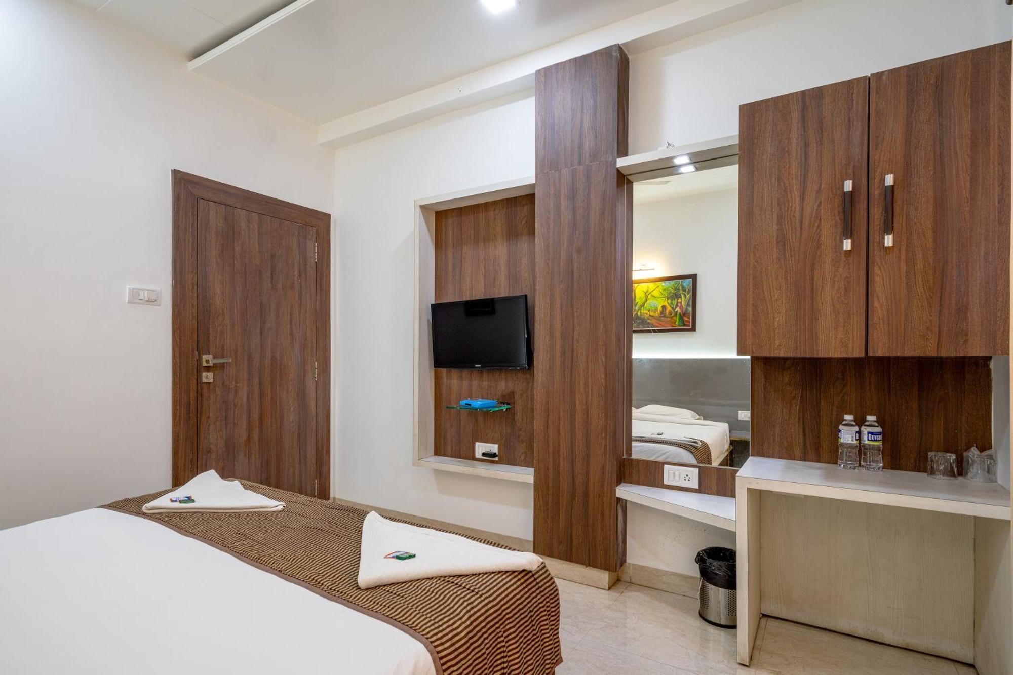 Hotel Darshan Executive Tuljapur Esterno foto