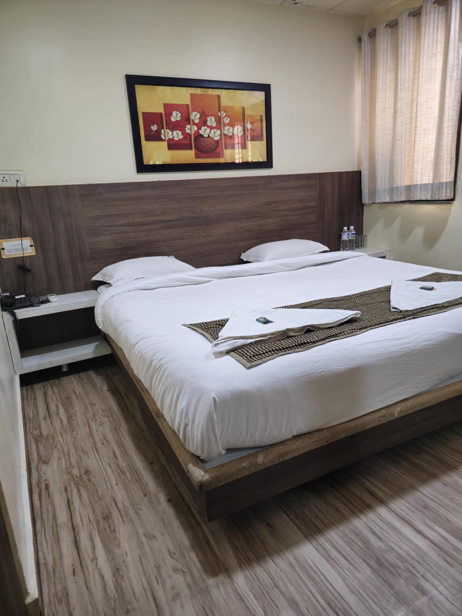 Hotel Darshan Executive Tuljapur Esterno foto