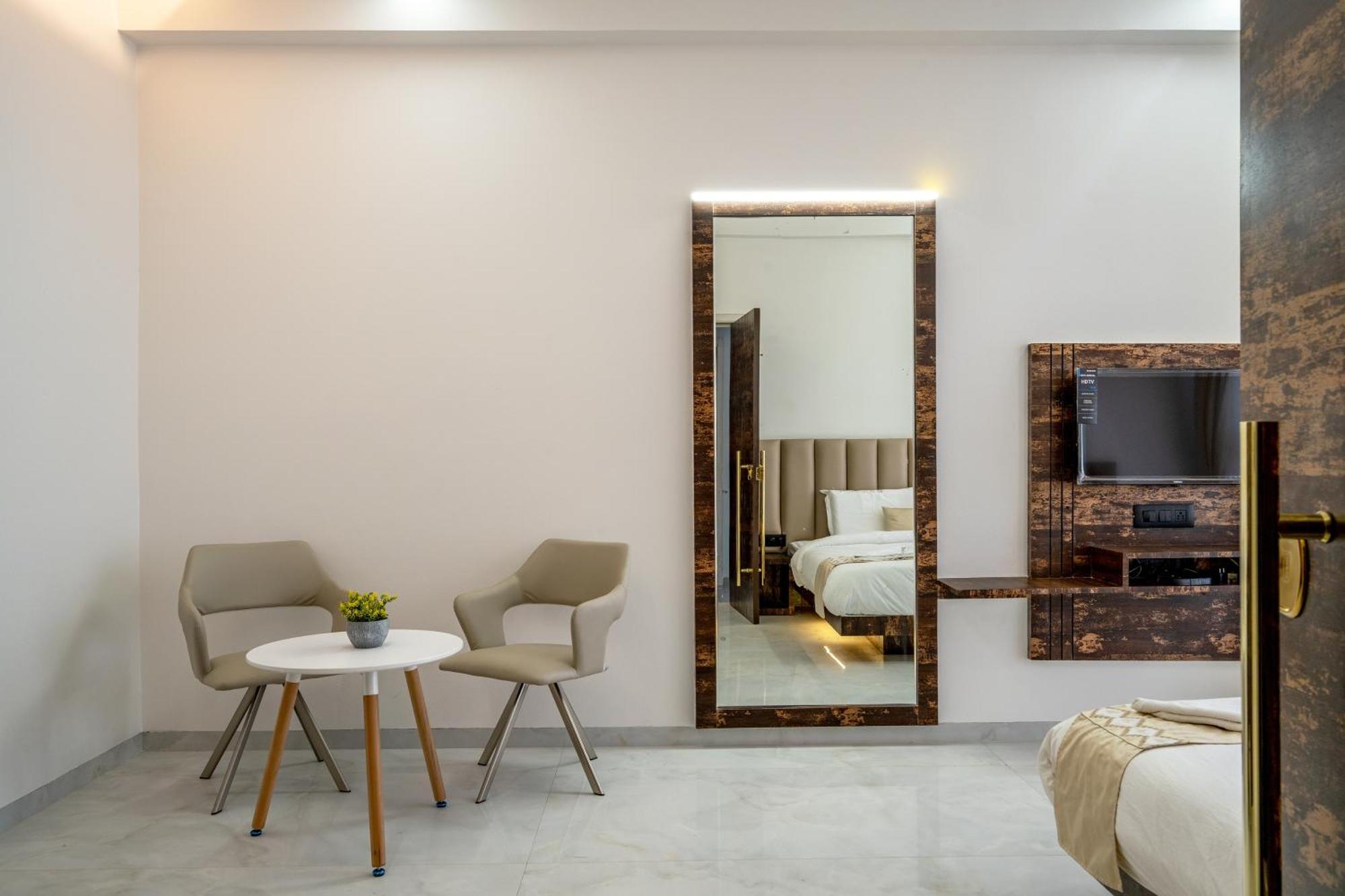 Hotel Darshan Executive Tuljapur Esterno foto
