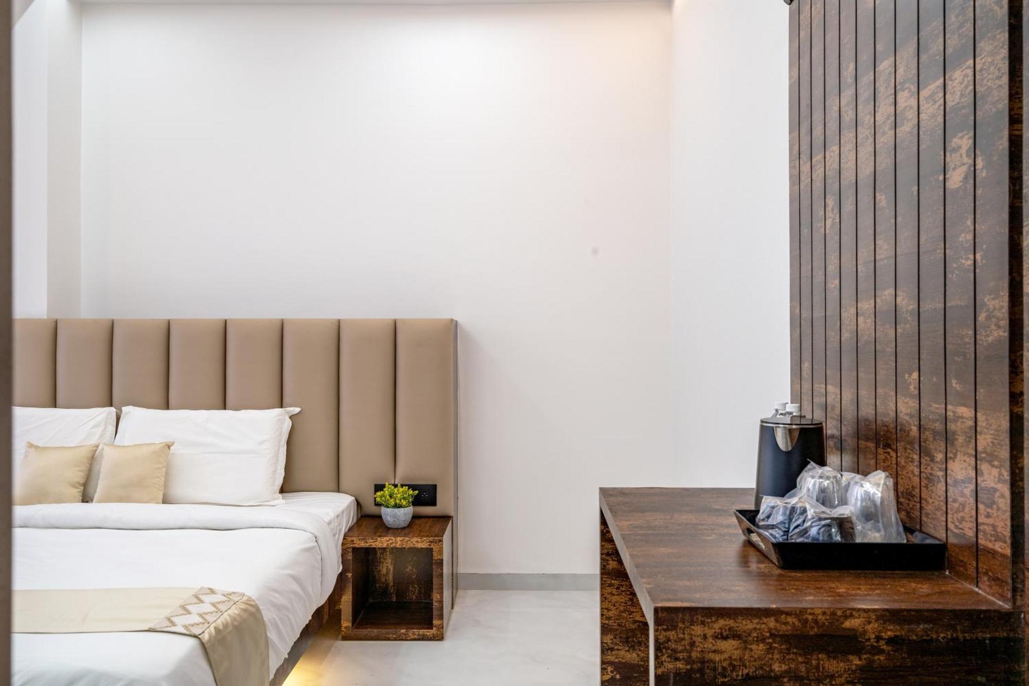 Hotel Darshan Executive Tuljapur Esterno foto