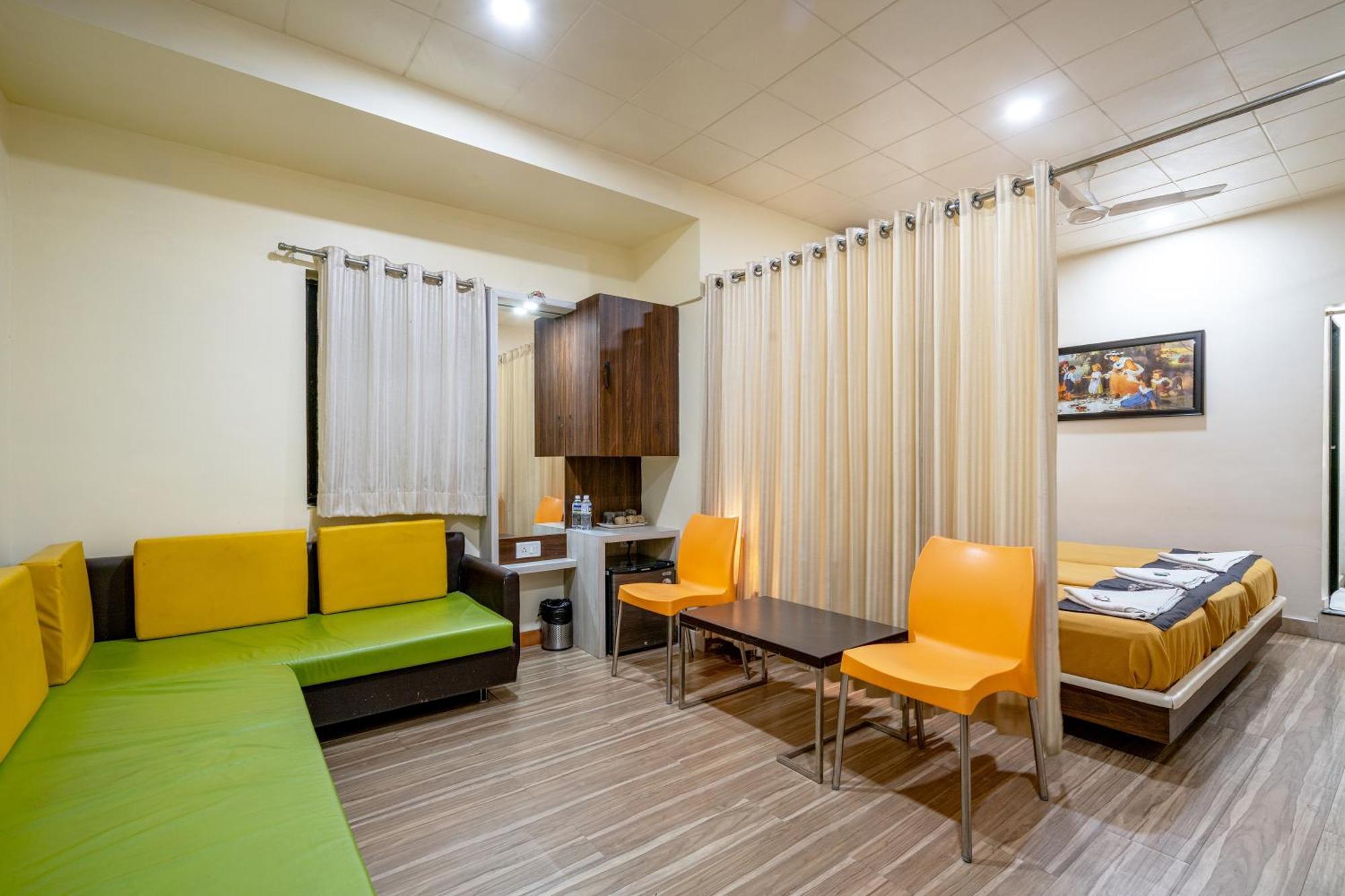 Hotel Darshan Executive Tuljapur Esterno foto