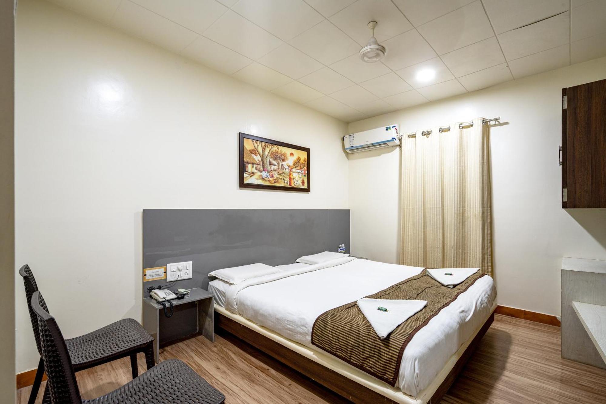 Hotel Darshan Executive Tuljapur Esterno foto