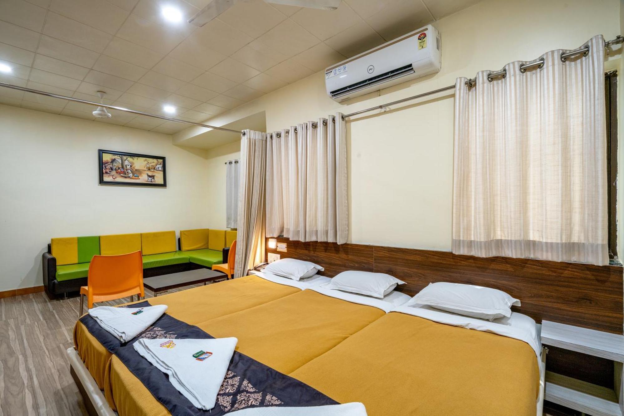 Hotel Darshan Executive Tuljapur Esterno foto