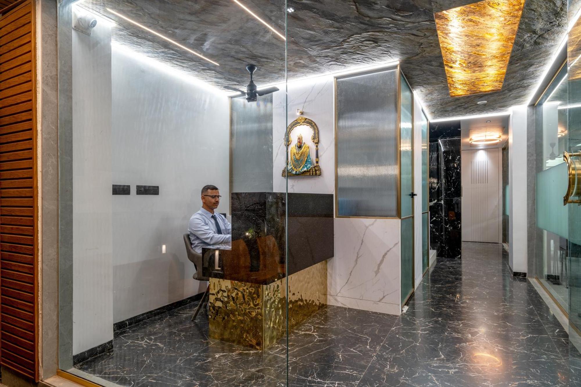 Hotel Darshan Executive Tuljapur Esterno foto