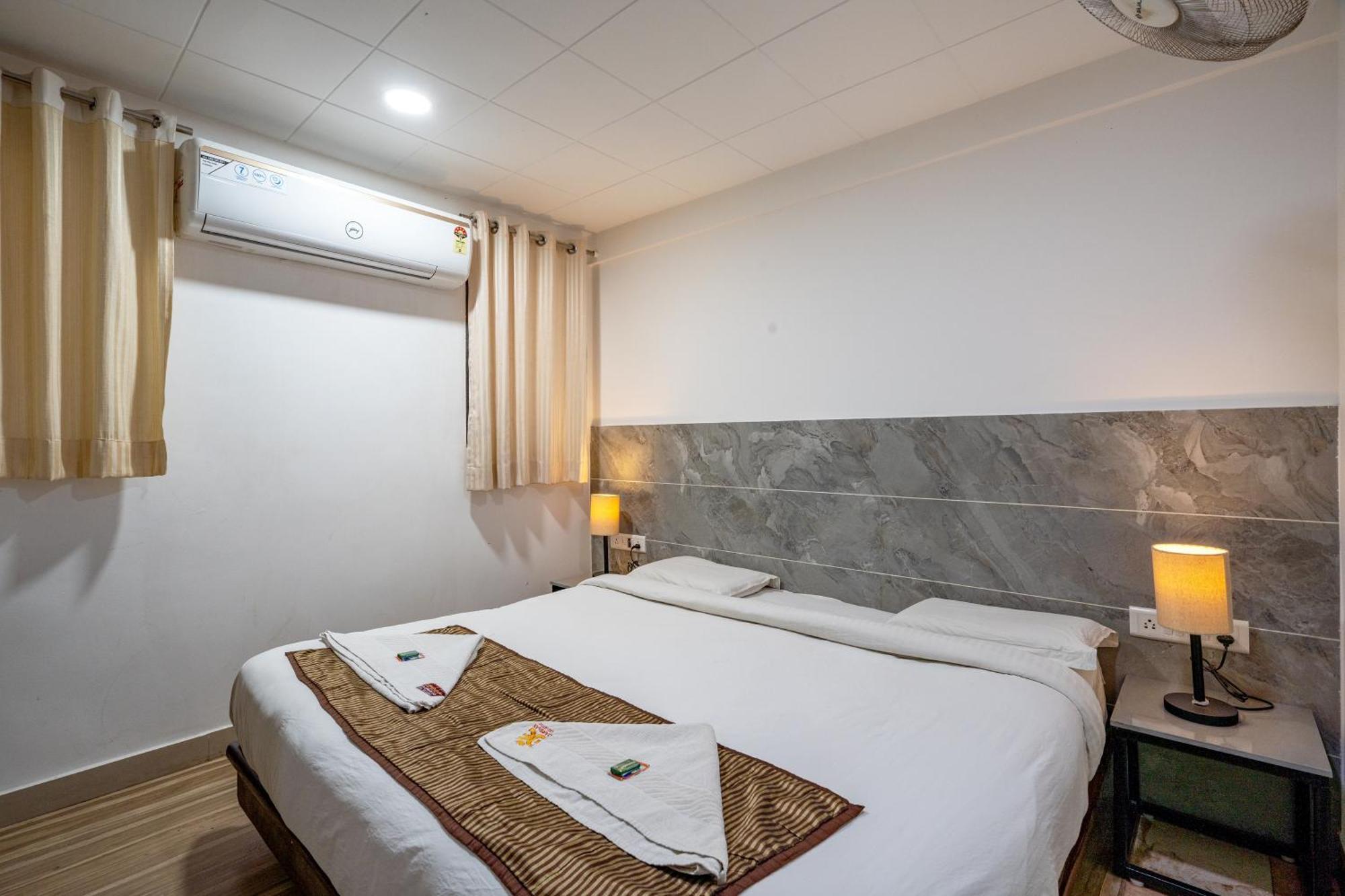Hotel Darshan Executive Tuljapur Esterno foto