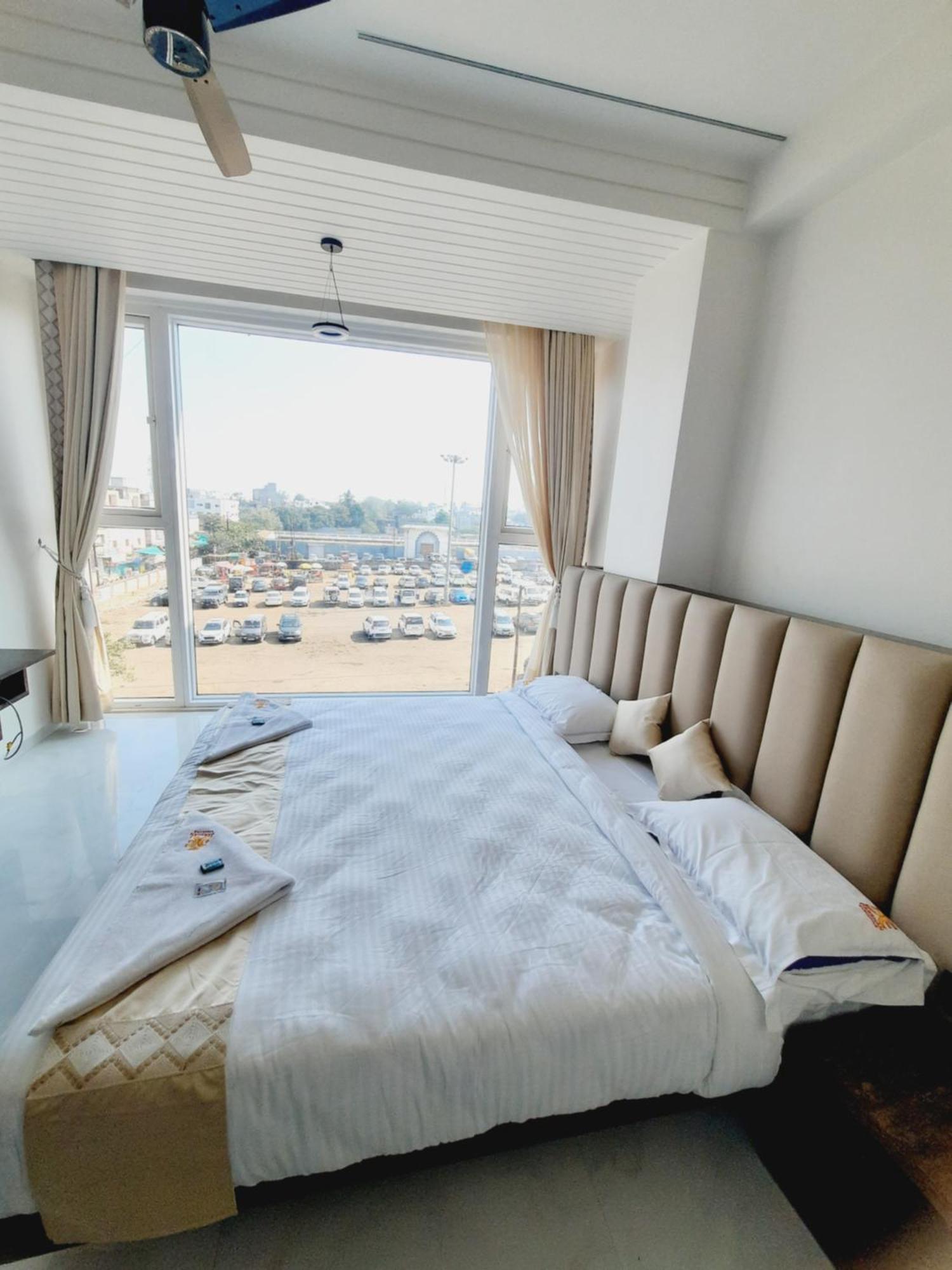 Hotel Darshan Executive Tuljapur Esterno foto